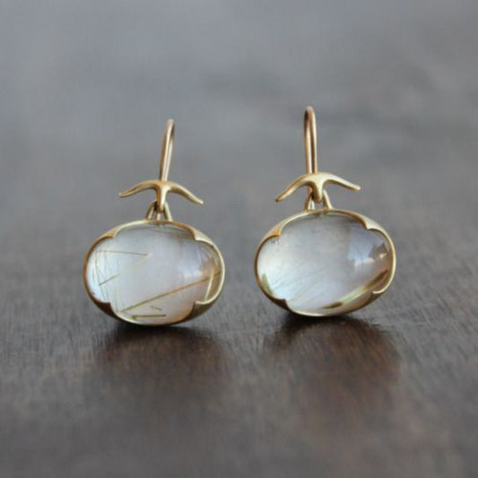 Pendientes ovalados de cuarzo rutilado con un elegante diseño vintage