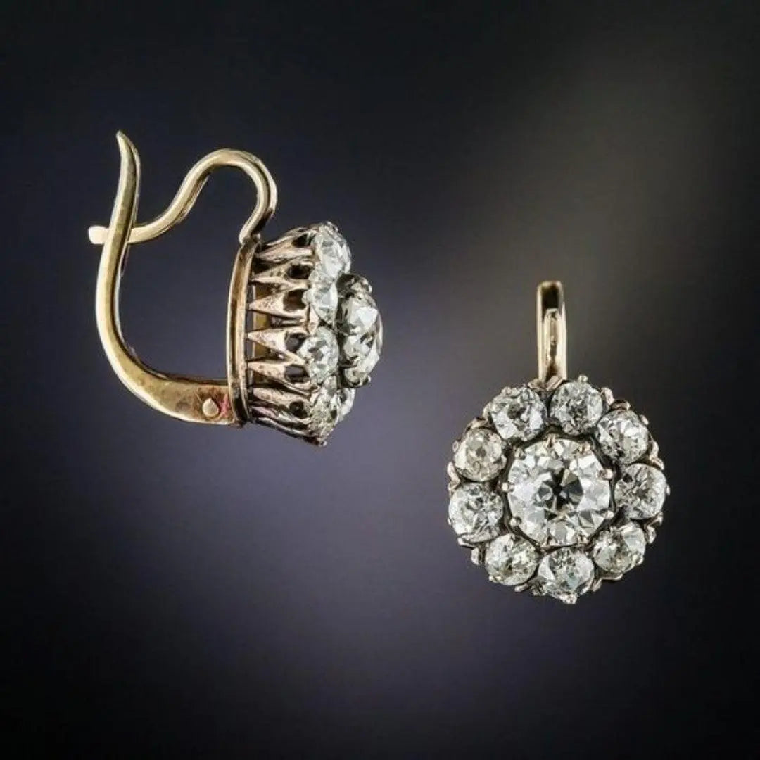 Pendientes de racimo de flores de diamantes vintage con un elegante diseño de gancho