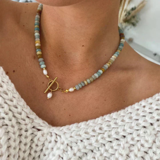 Collar colorido de amazonita con perlas de agua dulce y cierre de palanca