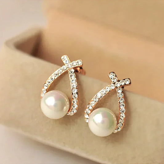 Elegantes pendientes de perlas con brillantes cristales de circonita cúbica para mujer