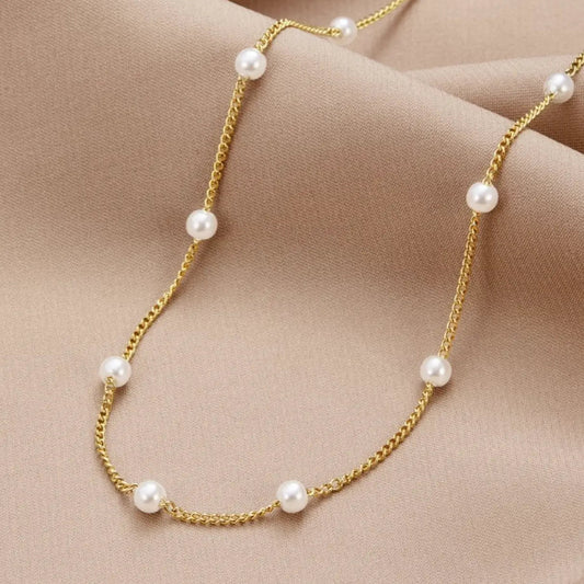 Collar elegante con auténticas perlas de agua dulce y cadena de eslabones brillantes
