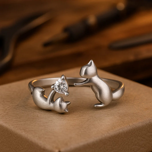 Anillo Ajustable "Gatitos Juguetones" – Plata de Ley y Circonita