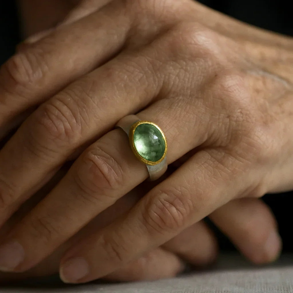 Anillo Vintage Verde con Piedra Redonda