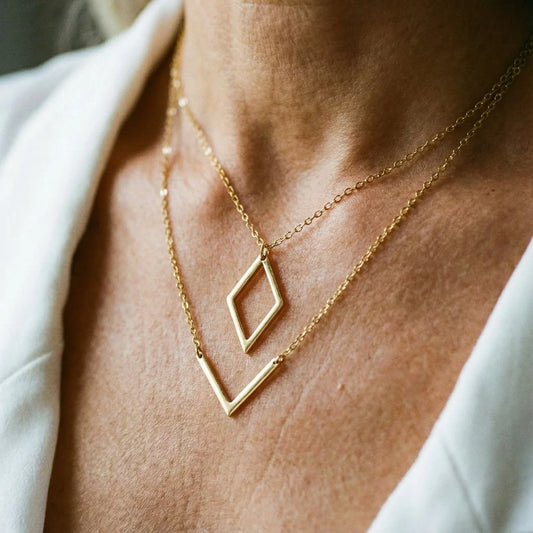 Conjunto de collar de capas geométricas modernas para mujer
