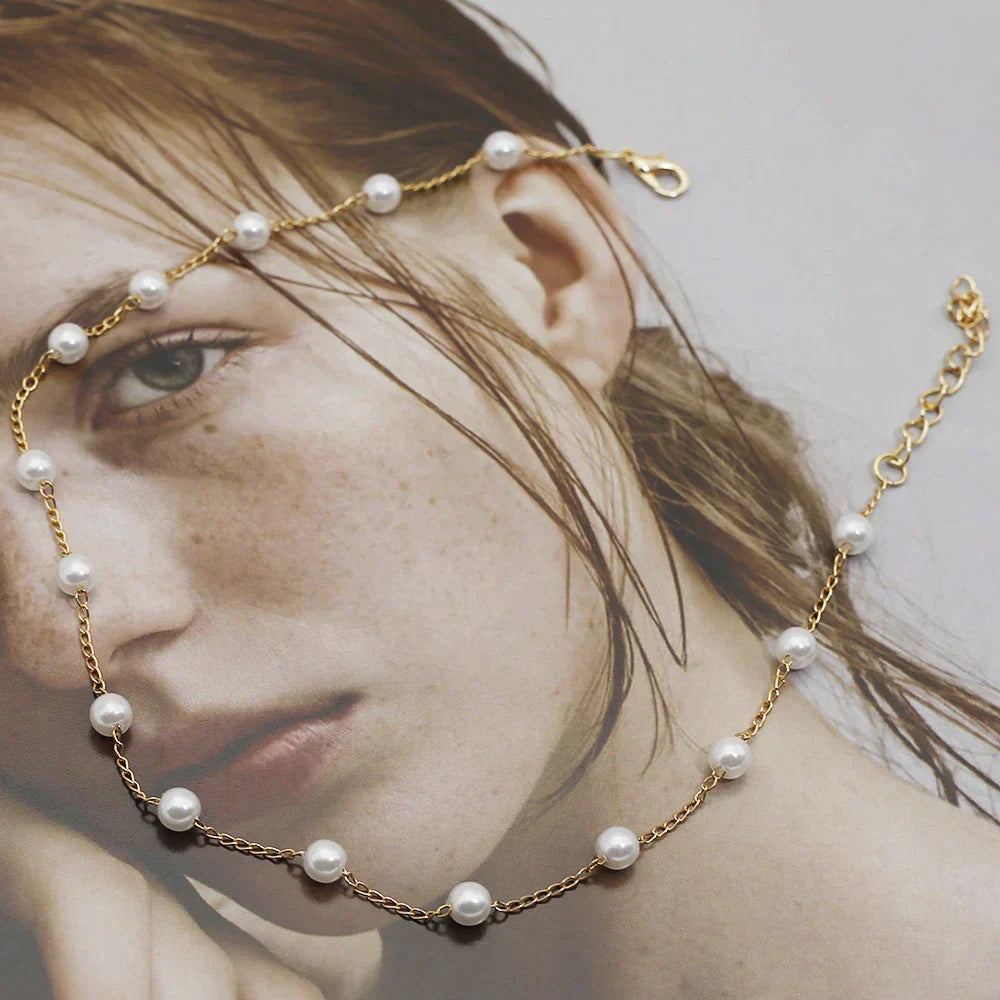 Elegante collar de perlas con cadena de filigrana para un estilo moderno y chic