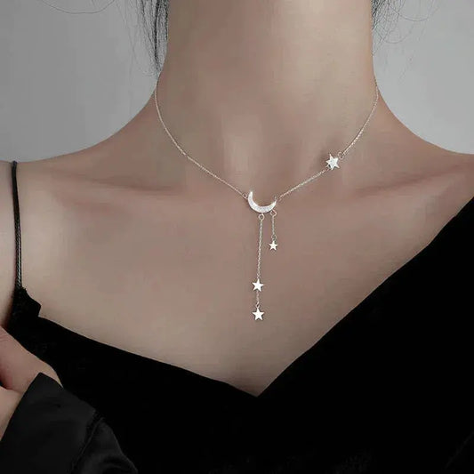 Collar de plata con luna y estrellas