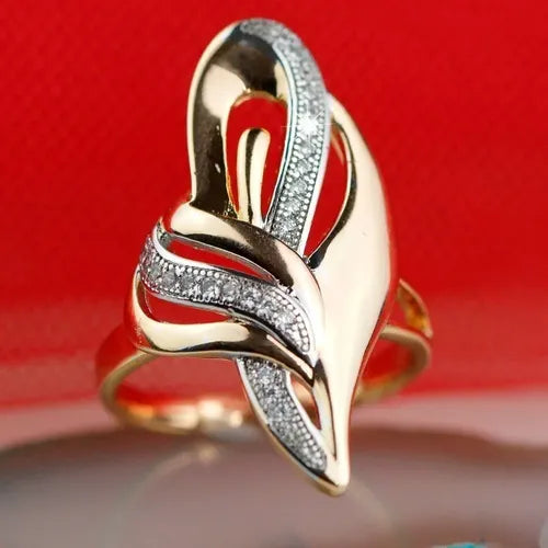 Anillo Elegante con Diseño en Punta