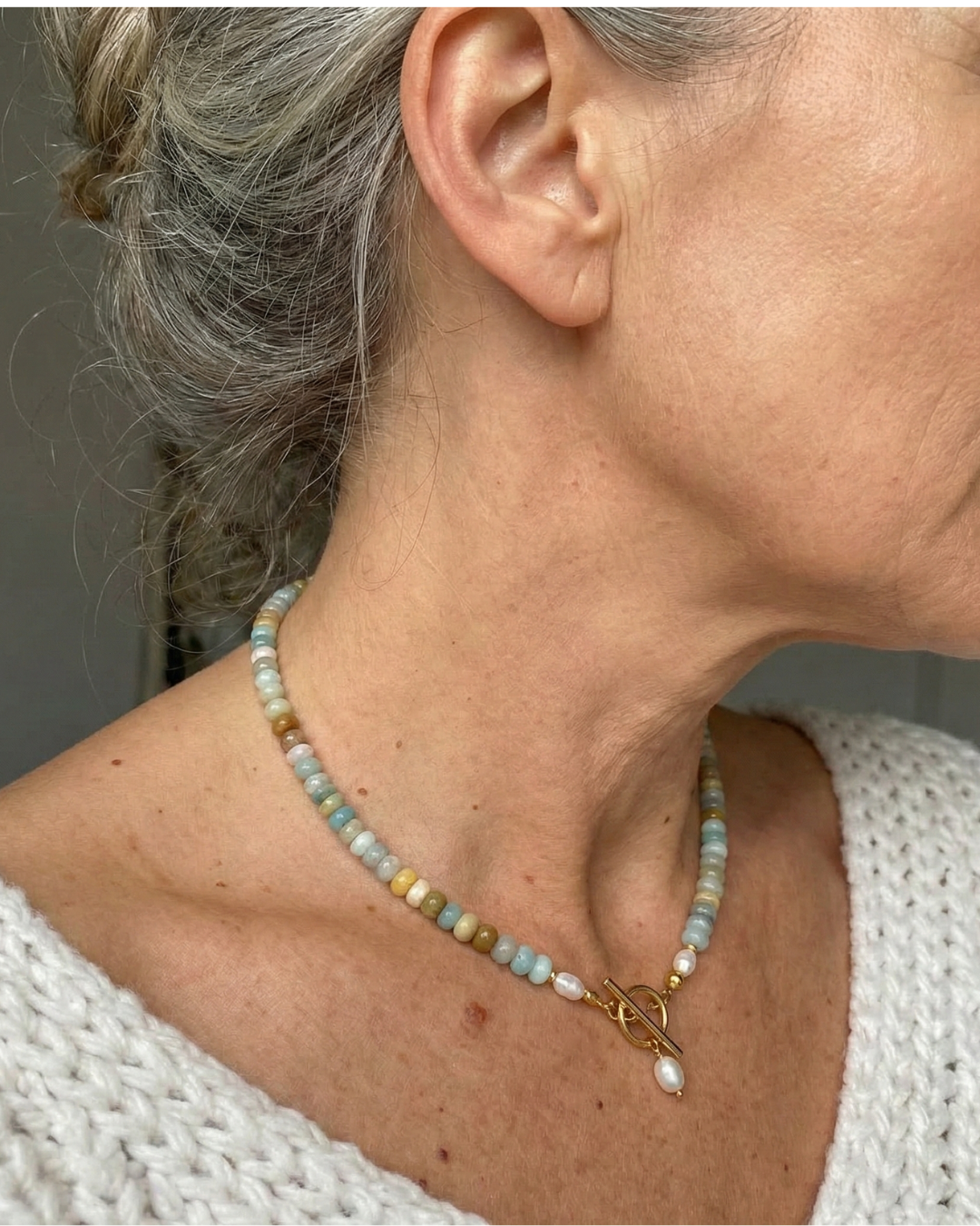 Collar colorido de amazonita con perlas de agua dulce y cierre de palanca