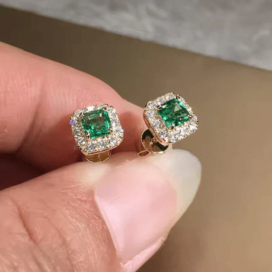 Pendientes de esmeralda cuadrados brillantes engastados con diamantes