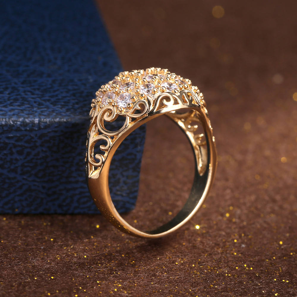 Anillo Redondo Vintage de Oro con Diamantes