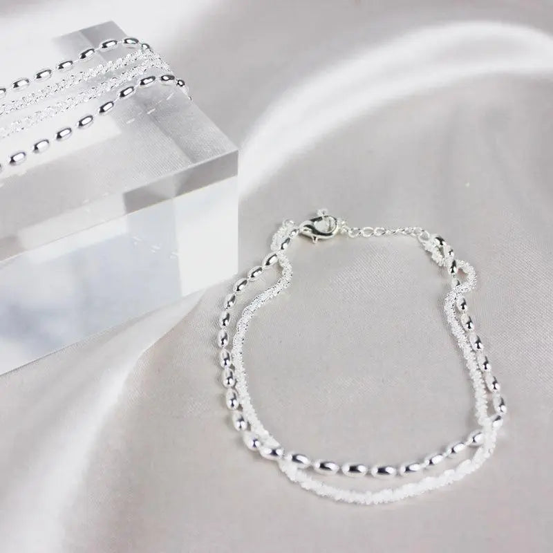 Glamorosa pulsera de circonitas con elegante collar de perlas