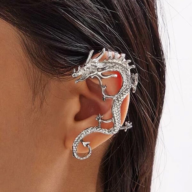 Ear cuff con forma de dragón exclusivo para un aspecto fantástico de las orejas