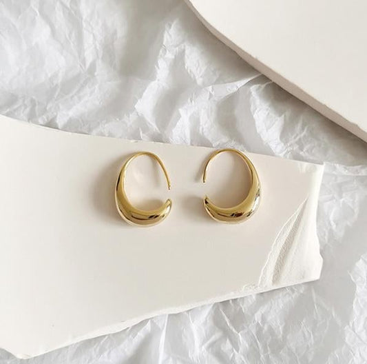 Pendientes llamativos y brillantes para un look elegante y moderno