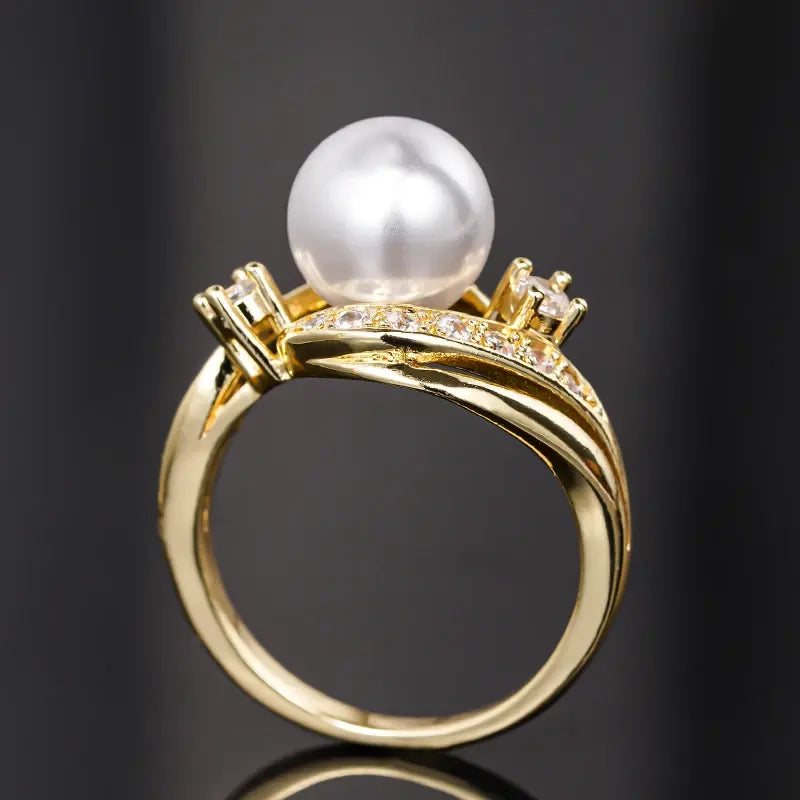 Anillo vintage con una perla dorada en el centro
