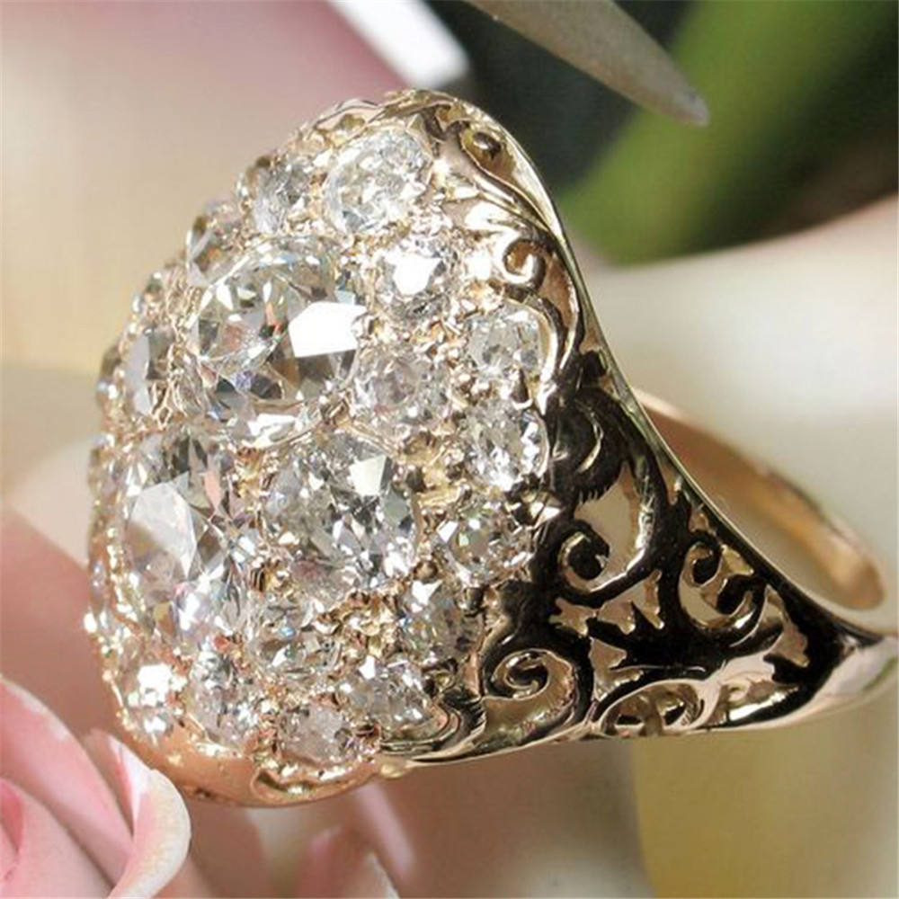 Anillo Redondo Vintage de Oro con Diamantes