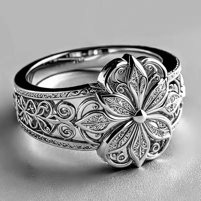 Anillo floral exótico con circonitas