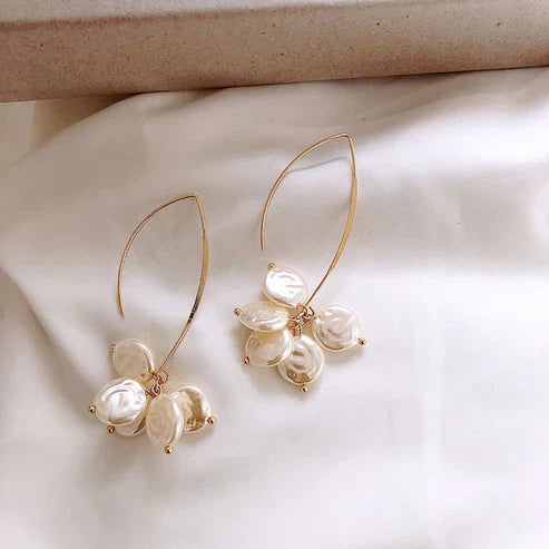 Pendientes elegantes con perlas barrocas y brillo resplandeciente