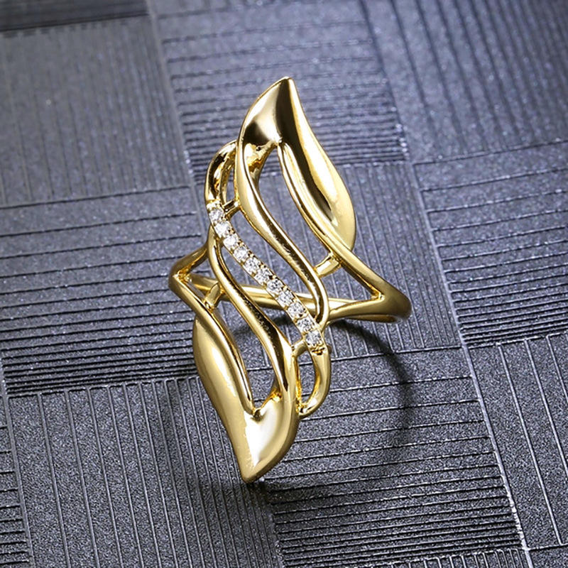 Anillo de Diseño Arquitectónico con Circonitas en Bicolor