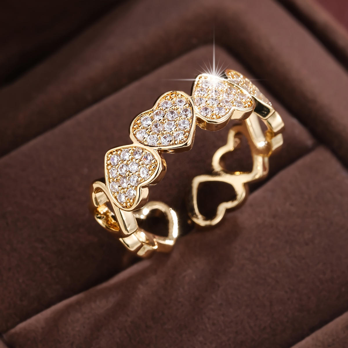 Anillo de Corazones con Cristales Brillantes