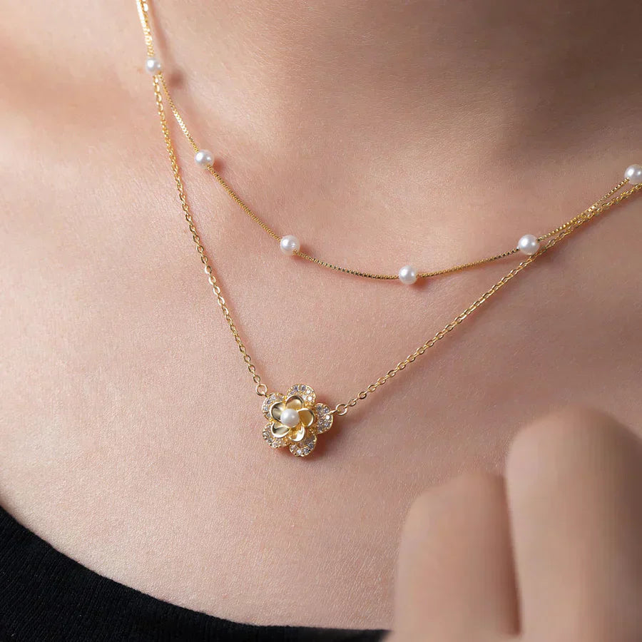 Collar de flores de doble capa con perlas y circonitas brillantes