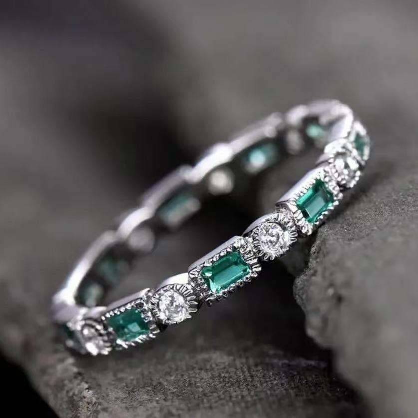 Anillo Vintage con Zircones Verdes