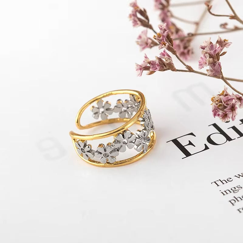 Anillos ajustables con diseño de racimo y huecos en forma de flora