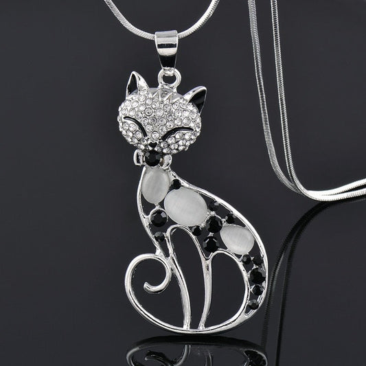Elegante collar de gato con diamantes de imitación y colgante de ópalo