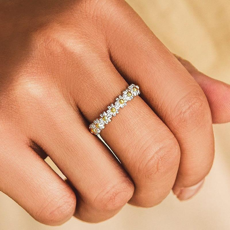 Anillo espiral vintage con circonitas