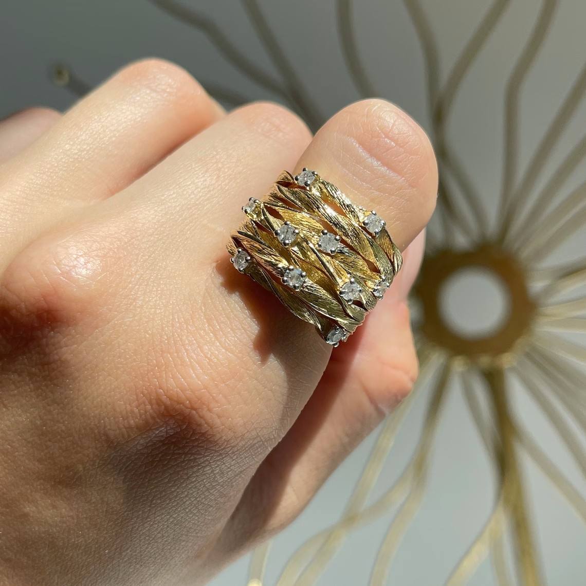 Anillo Vintage Dorado con Piedras