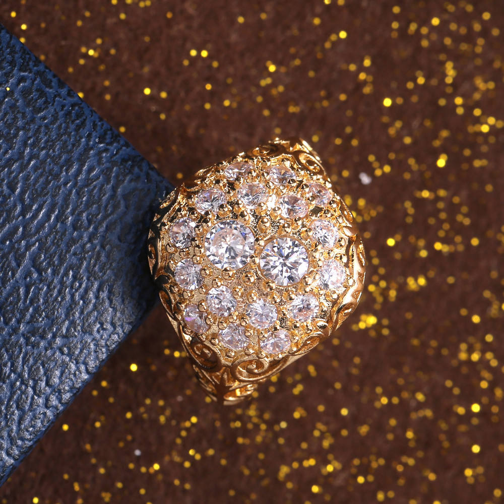 Anillo Redondo Vintage de Oro con Diamantes