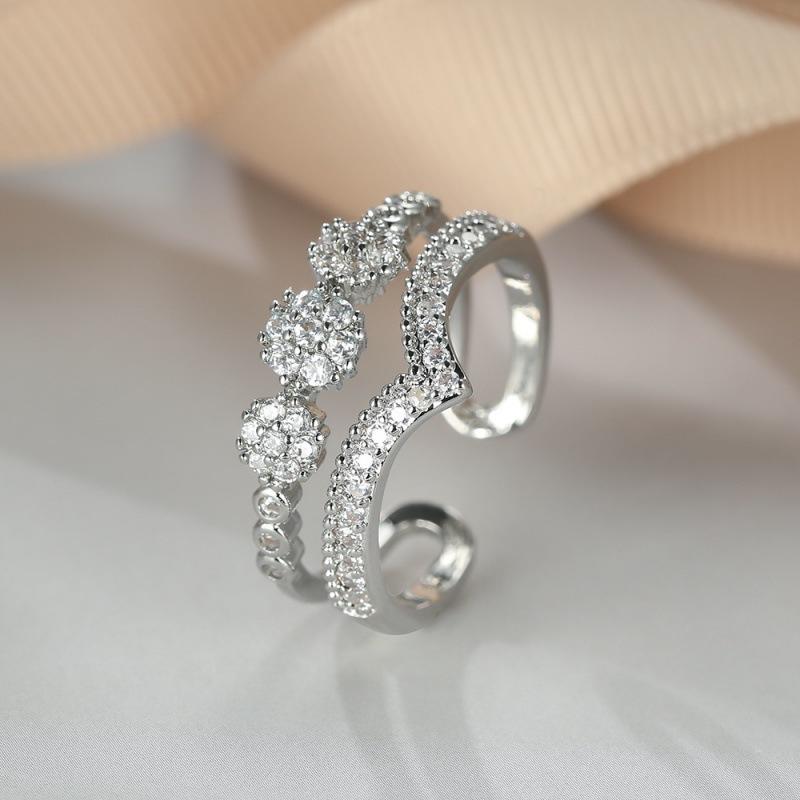 Anillo Corona Esmeralda — Elegancia Real en Tus Manos