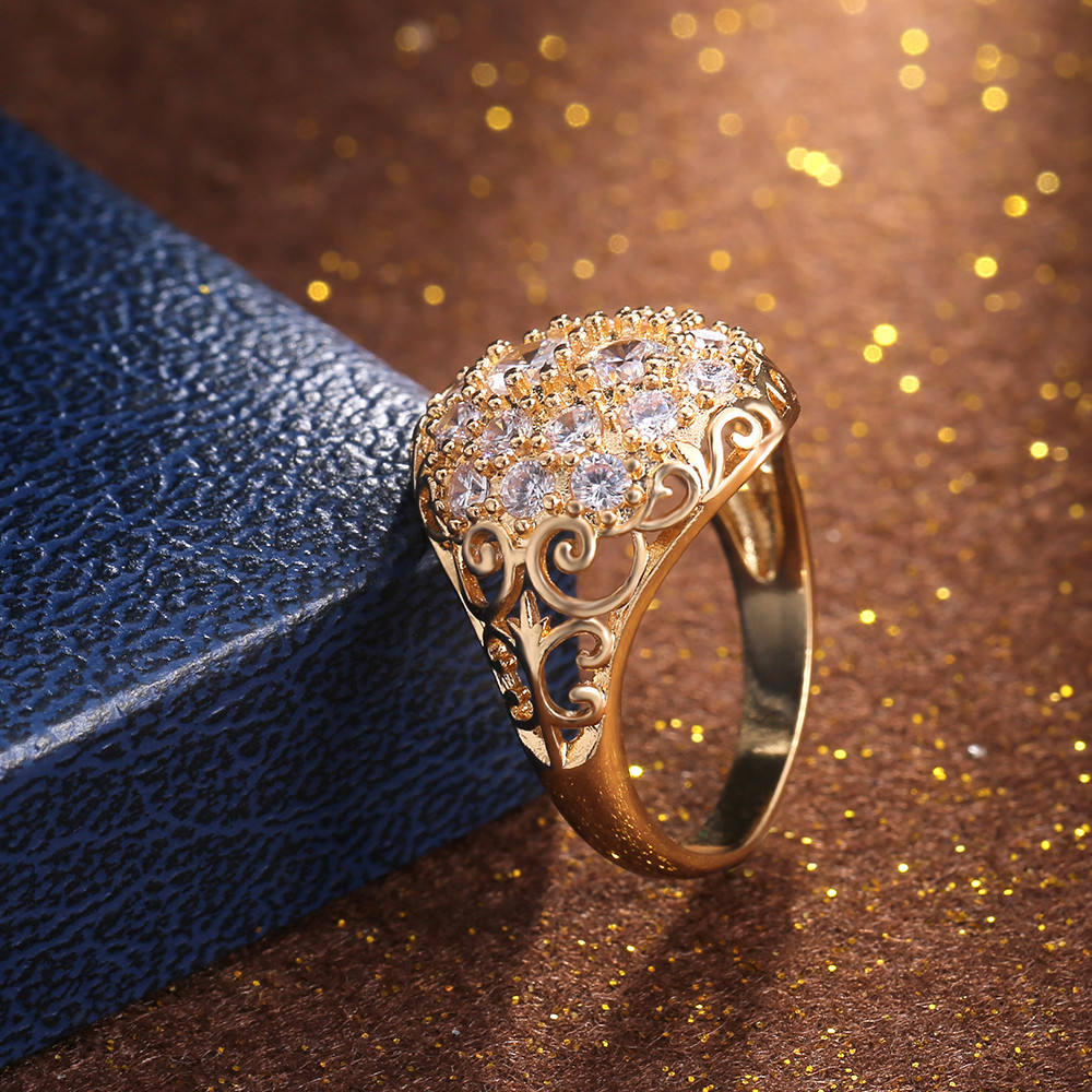 Anillo Redondo Vintage de Oro con Diamantes