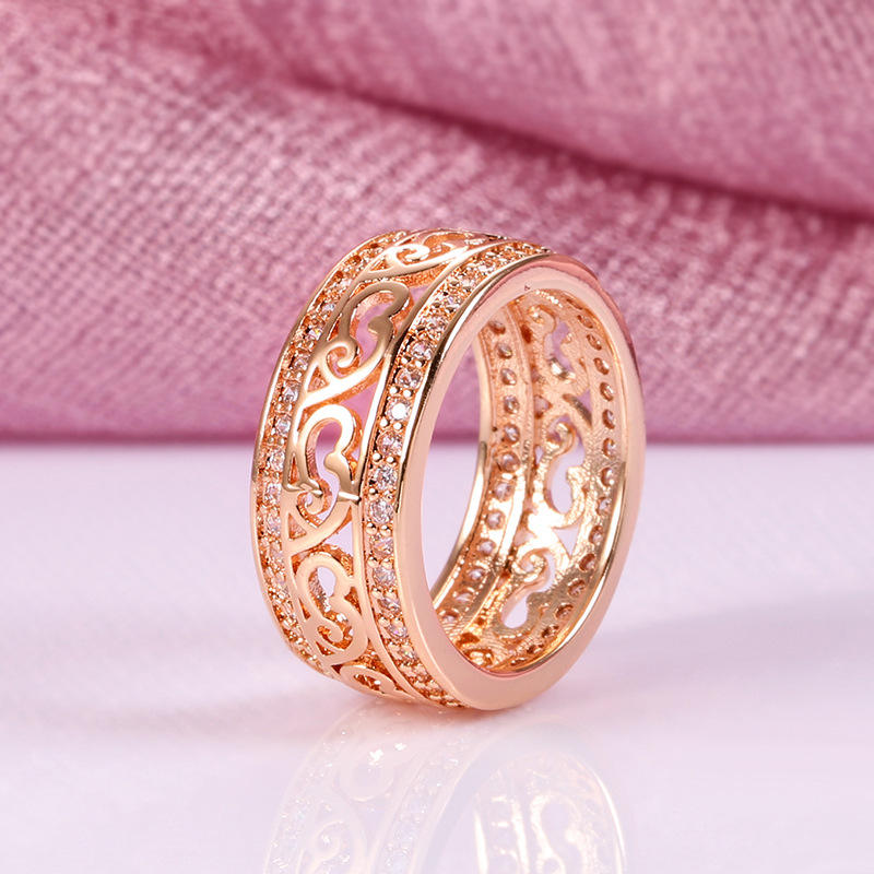 Anillo Elegante con Diseño de Filigrana y Circonitas
