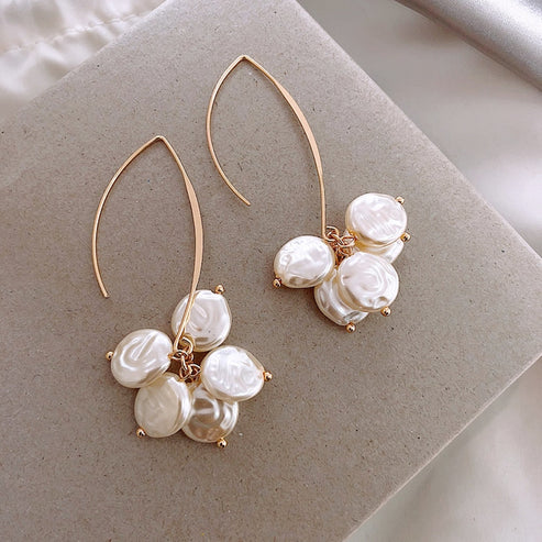 Pendientes elegantes con perlas barrocas y brillo resplandeciente
