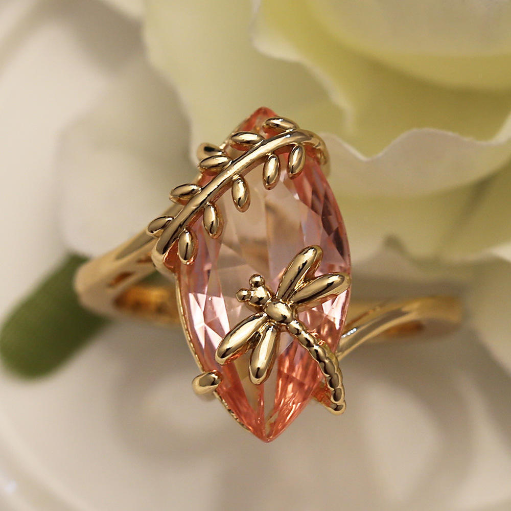 Anillo vintage con cristal y libélula