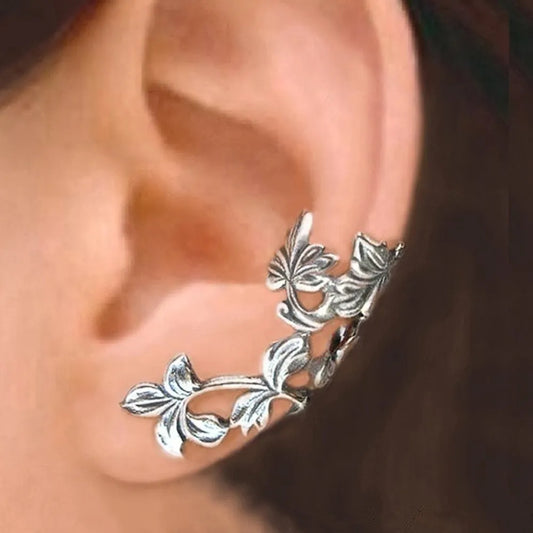 Ear cuff con delicado diseño de hojas, no requiere perforación