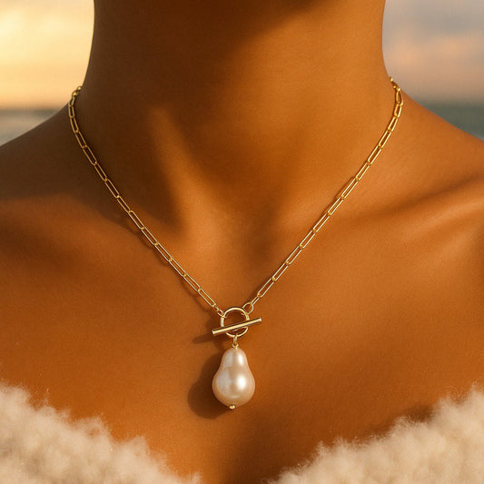 Elegante collar de perlas barrocas con cierre en T y cadena de eslabones
