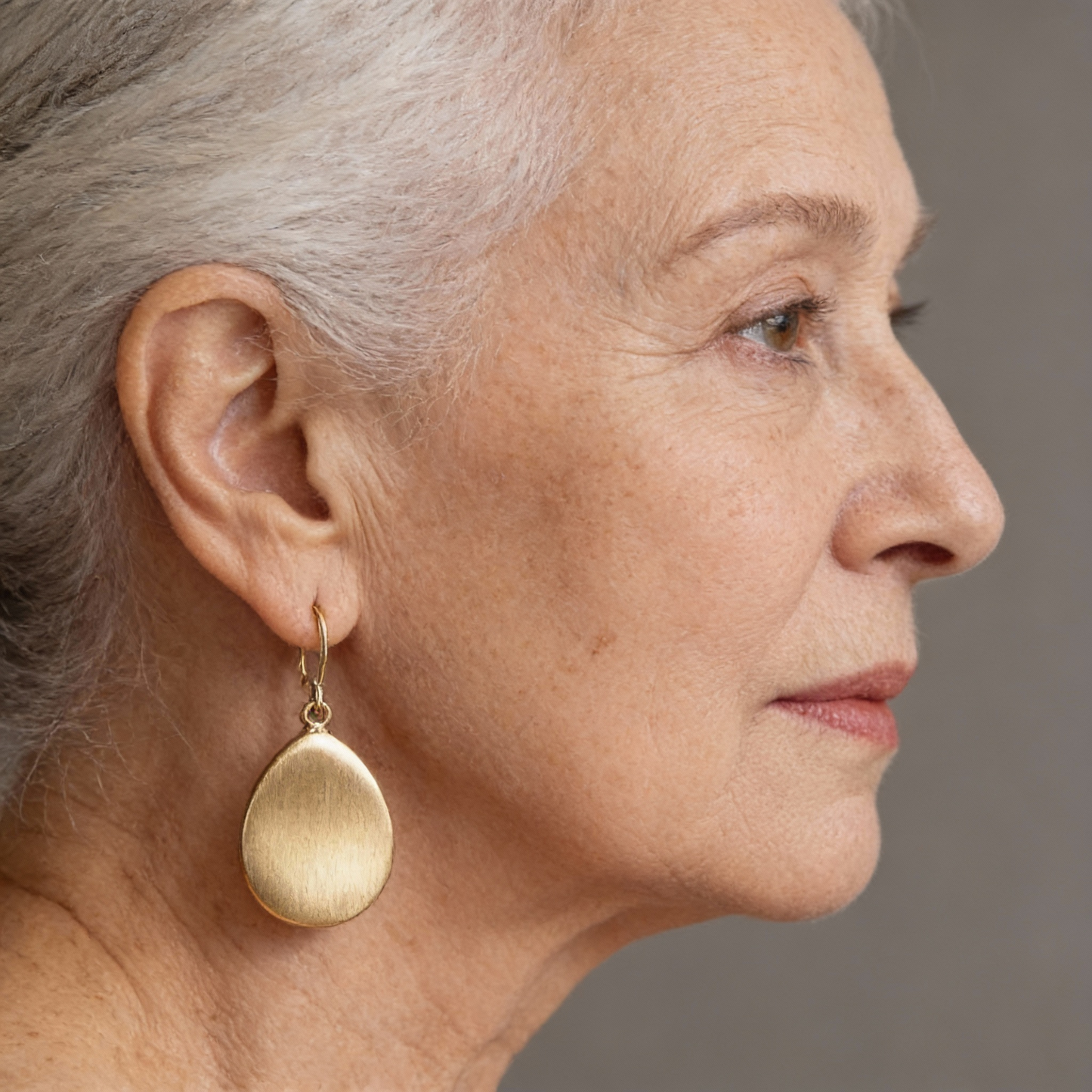 Pendientes esmerilados sencillos para momentos cotidianos elegantes