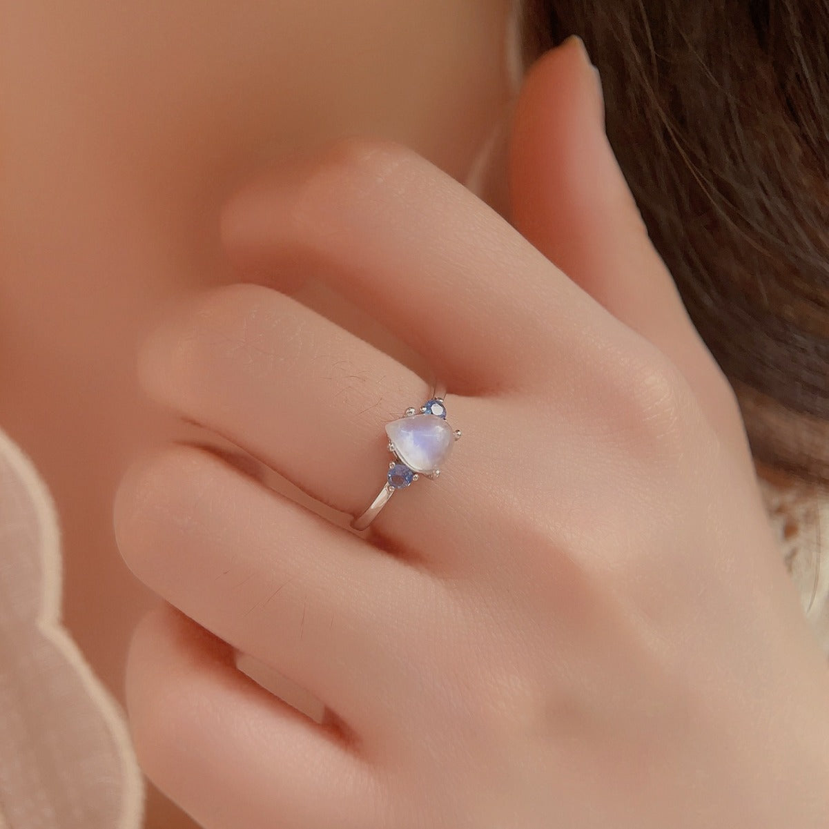 Anillo Luiza con piedra luna