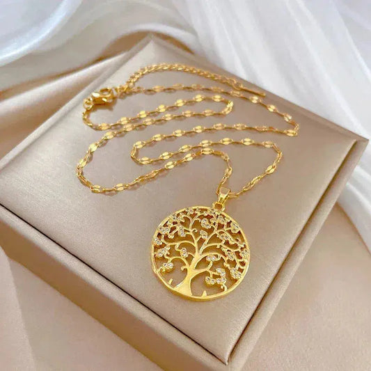 Collar brillante con colgante del árbol de la vida para mujer con un aspecto elegante