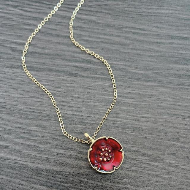 Collar vintage con colgante de flor roja brillante