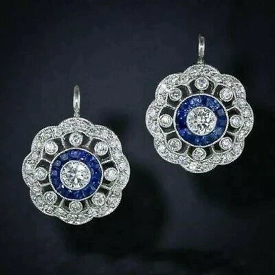 Elegantes pendientes de zafiros y diamantes con diseño floral de halo vintage
