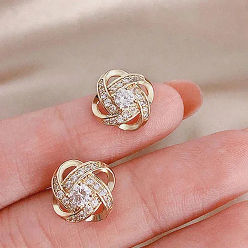 Pendientes brillantes en espiral con diseño de cruz de flores y circonitas cúbicas