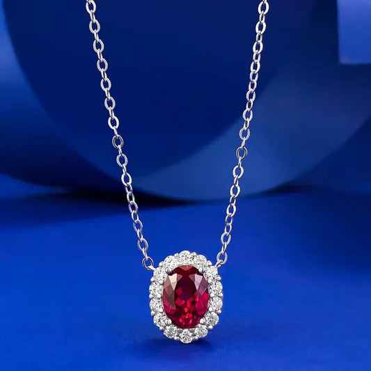 Elegante collar de moissanita de rubí con halo de diamantes brillantes