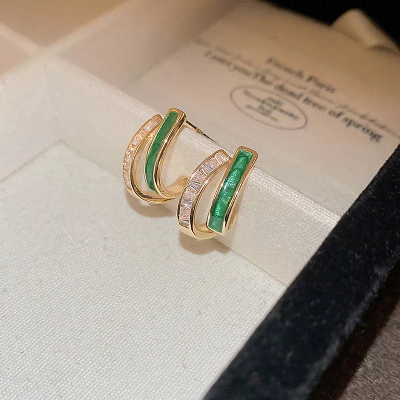 Pendientes de aro elegantes con esmalte verde brillante y circonitas brillantes