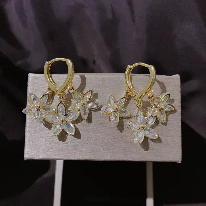 Pendientes de flores con circonitas cúbicas brillantes para mujeres elegantes y con estilo