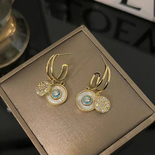 Pendientes de concha con detalles de turquesa y circonitas brillantes