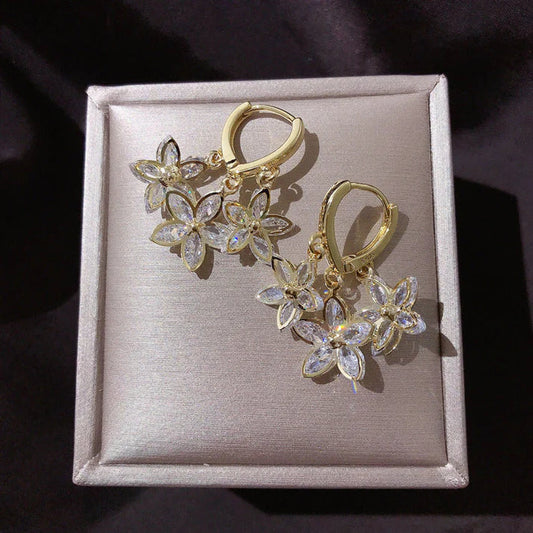 Pendientes de flores con circonitas cúbicas brillantes para mujeres elegantes y con estilo