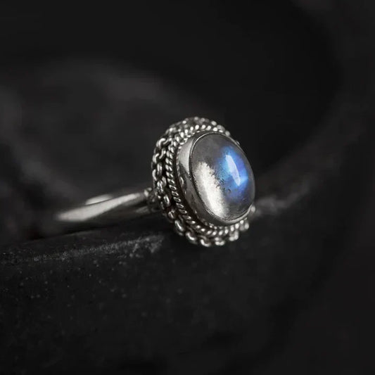 Anillo Luiza con piedra lunar azul
