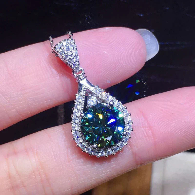 Collar de lágrima de moissanita verde esmeralda brillante para mujer